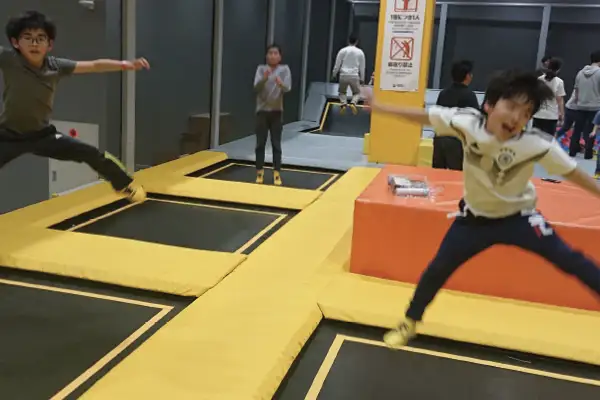 トランポリン遊戯イメージ