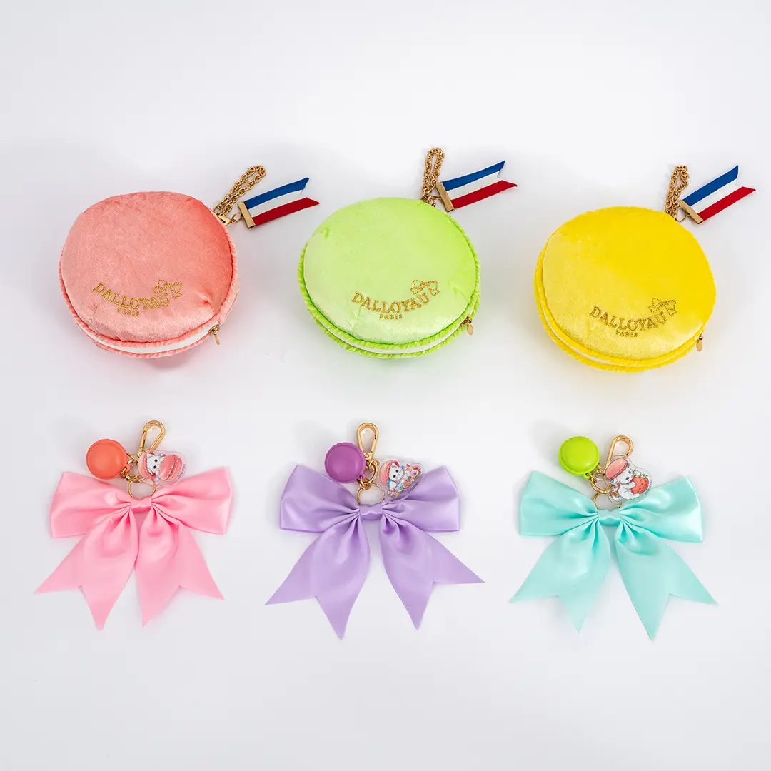 ダロワイヨ　マカロンポーチ&マカロン付きリボンチャーム