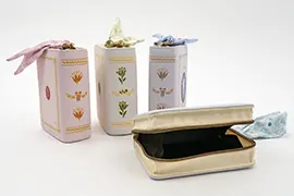 ムーミン　リボン付きブック型ポーチ