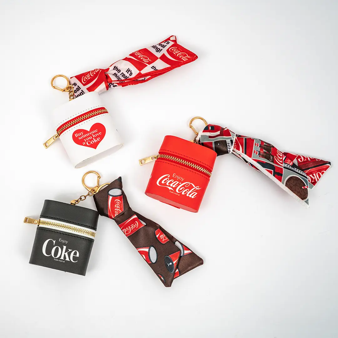 Coca-Cola　スカーフ付きチャームポーチ