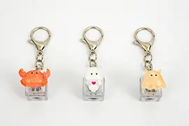 つぶらな瞳の仲間達　うるぴかカチカチ キーボードキーホルダー