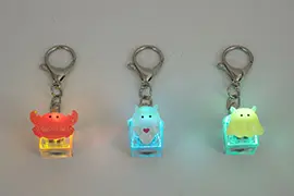 つぶらな瞳の仲間達　うるぴかカチカチ キーボードキーホルダー